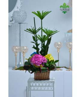 CENTRO DE MESA EN HORTENSIAS 