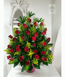 AMOROSA EN ROSAS ROJAS