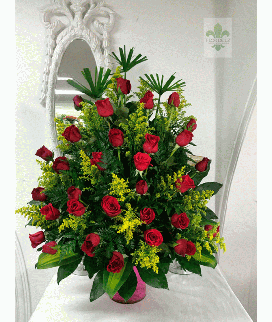 AMOROSA EN ROSAS ROJAS